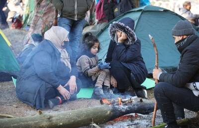 Беженцы третий день находятся на белорусско-польской границе (ФОТОФАКТ)
