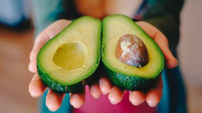 Невролог Мацокин предупредил о наличии токсина в авокадо