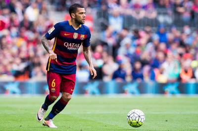 Барселона всерьез рассматривает возможность возвращения в клуб Дани Алвеса