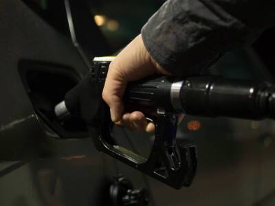 Минэнерго РФ: Цены на бензин могли бы быть на 15 рублей выше нынешних
