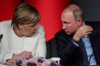Меркель попросила Путина повлиять на Минск в ситуации с мигрантами