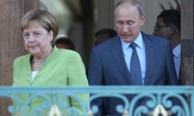 Меркель созвонилась с Путиным: призвала "повлиять" на ситуацию на границе Беларуси и Польши