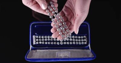 Бриллиантовые браслеты последней королевы Франции ушли с молотка за 8 млн долларов (видео)