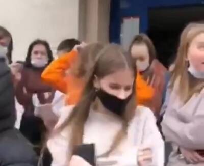 Нижегородские студенты пожаловались, что их выгнали на холод во время учебной тревоги