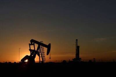 Нефть перешла к снижению в ожидании официальных данных о запасах