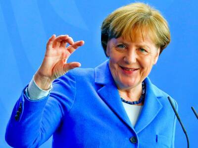 Меркель попросила Путина повлиять на Белоруссию в ситуации с мигрантами