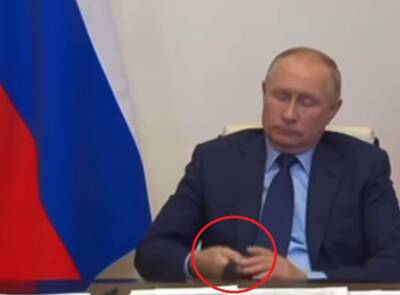 Путин, слушая Савельева, незаметно снял часы под столом