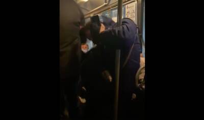 В Карелии пассажира троллейбуса избили за просьбу надеть маску