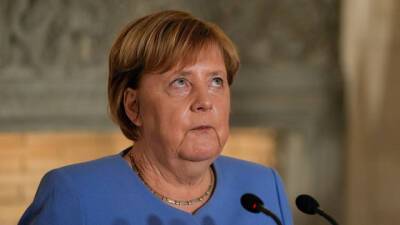 Меркель обсудила с Путиным ситуацию с мигрантами
