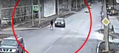 В Петрозаводске девушка попала под колеса автомобиля (ВИДЕО)