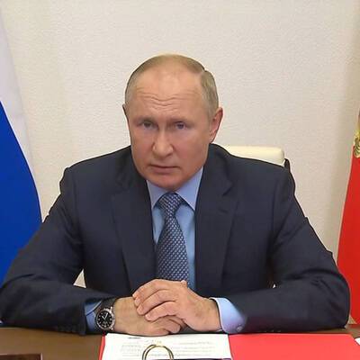 Путин: Нужно тщательно следить за качеством продукции оборонных предприятий