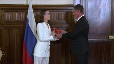 Актриса Наталья Орейро принесла присягу и получила российский паспорт