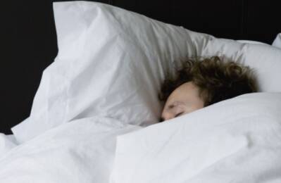 Ученые определили, как сон влияет на течение COVID-19