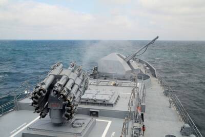 Российские моряки следят за действиями ВМС США в Черном море