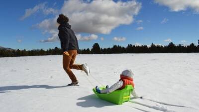 Как правильно одевать ребенка на прогулку зимой? — советы педиатра