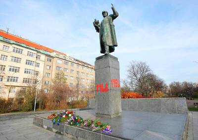 Вандал вмешался в спор вокруг памятника маршалу Коневу в Праге