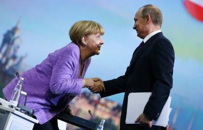 Меркель попросила Путина повлиять на Беларусь