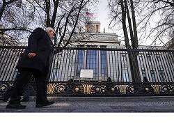 Российское посольство преуменьшает серьезность инцидента с выпавшим из окна шпионом