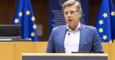 В Европарламенте состоится голосование об отмене депутатской неприкосновенности Ушакова