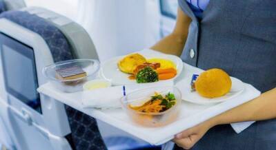 Онищенко призвал убрать питание на коротких рейсах