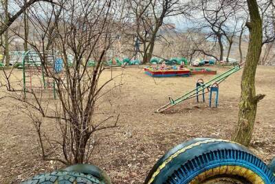 Дети из Тверской области играли на опасной площадке с арматурой