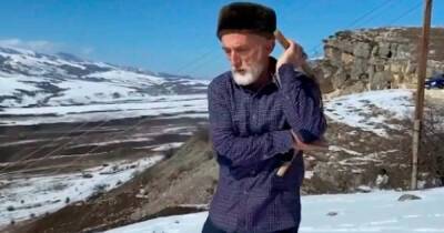 Дагестанский "Брюс Ли": пенсионер с нунчаками стал звездой Сети - ren.tv - респ. Дагестан