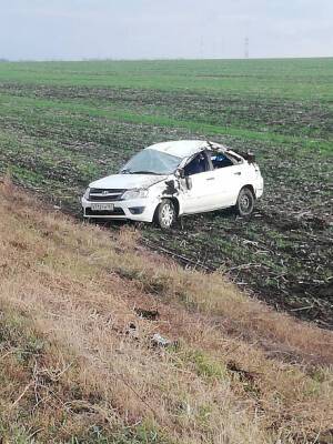 В Ростовской области женщина за рулем Lada Granta попала в ДТП, обгоняя КамАЗ