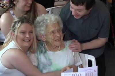 Любительница хереса отметила 100-летний юбилей, рассказала, что жива благодаря кроссвордам