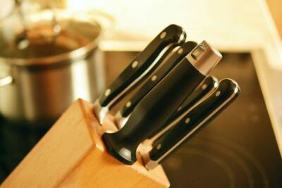 Как почистить деревянную подставку для ножей: поможет прибор, который есть в каждом доме - skuke.net