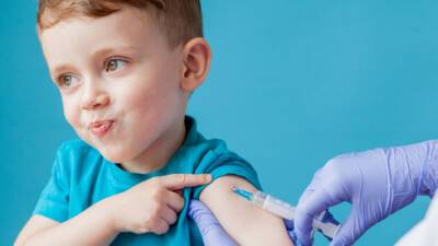 Американский врач о вакцинации детей: в США прививаются охотно, побочных эффектов нет