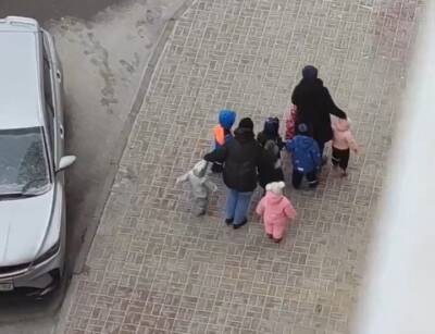 Прогулки с детьми из частного детсада возмутили жителя Бора