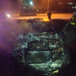 В Днепровской районе Запорожья ночью сгорел Mercedes. Фото