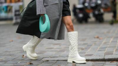 Streetstyle: с чем носить белую обувь осенью