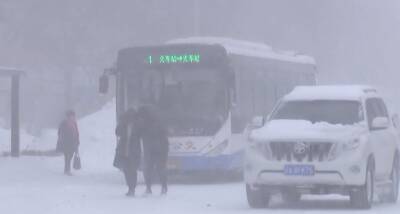 Китай накрыли мощные снегопады: выпало более полуметра снега, есть погибший