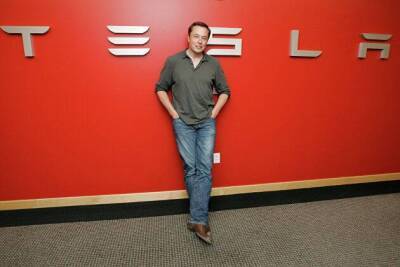 Илон Маск продал 4,5 миллиона акций Tesla примерно на $5 миллиардов
