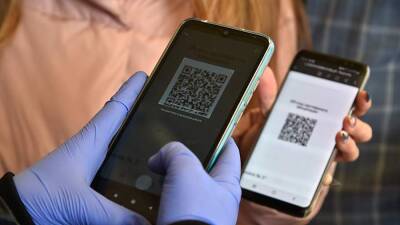 В Кремле назвали условие отмены QR-кодов