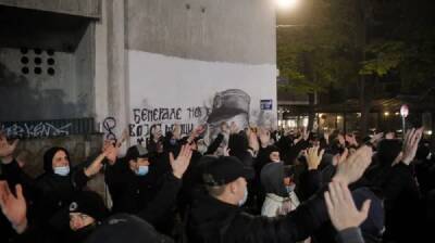 В Белграде снова атаковали мурал Младича. На защиту вышли...