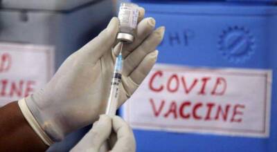 Обязательная вакцинация в Украине. Минздрав предлагает дополнить перечень профессий еще несколькими