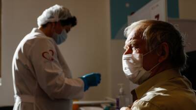 На Кубани ввели обязательную вакцинацию для людей старше 60 лет