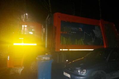 Водитель мусоровоза сбил женщину в Пскове