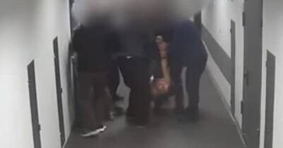 Саакашвили за руки и ноги затаскивали в тюремную больницу (ВИДЕО)