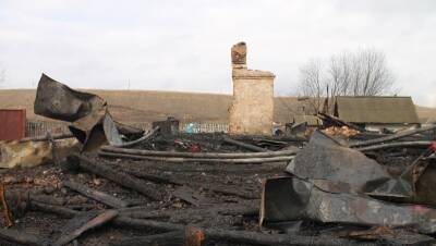 В Башкирии семья спаслась из пожара благодаря туалету на улице
