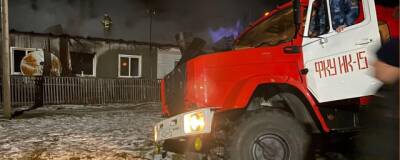 В Новосибирской области за ночь потушили два пожара, в которых погибли три человека