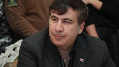 Упирался и ломал медоборудование: опубликовано видео, как Саакашвили переводили в больницу
