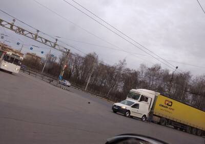 Из-за аварии с фурой на Московском шоссе образовалась пробка