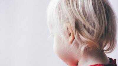 2-летний малыш с нарушением слуха несколько месяцев ждет помощи