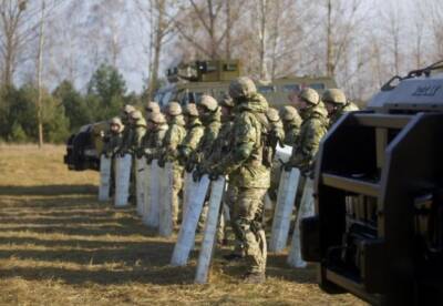 Украина отправляет на границу тысячи силовиков (фото)