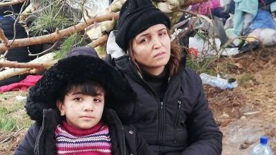 В Польше запретили жителям помогать мигрантам на границе