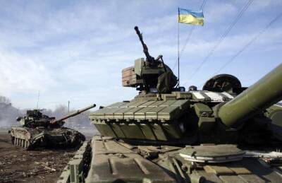 Военкор: Украина стягивает на подступы к ЛДНР сотни единиц техники