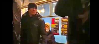 Мужчина, подравшийся в троллейбусе Петрозаводска из-за маски, привлечен к уголовной ответственности